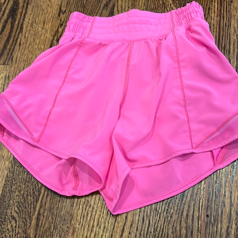 Lululemon Hotty Hot 4 inch high rise shorts size 0